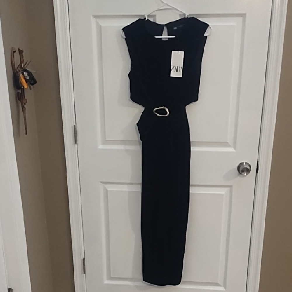 Elegant Zara Black Sleeveless Velour Dress